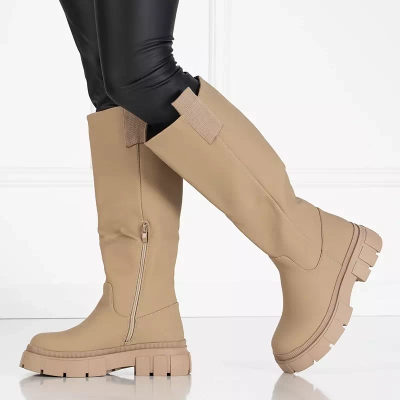OUTLET Bézs színű női csizma lábszárközépig Oledd- Footwear