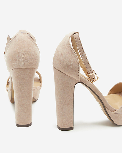 OUTLET Bézs színű női szandál magasabb sarokkal Cerista - Cipők