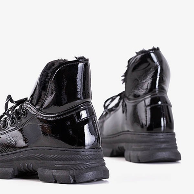 Fekete lakkozott női csizma a Rostorie-tól - Lábbeli