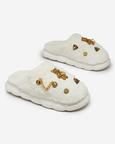 Royalfashion Fehér női szőrme papucs díszítéssel Erserra