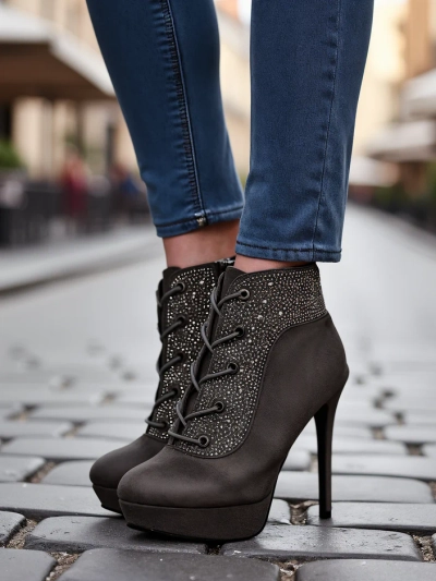 Royalfashion Női bokacsizma rhinestone díszítéssel Efelolo