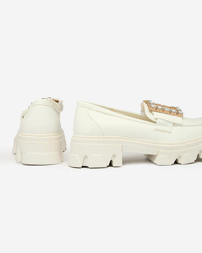 Royalfashion Fehér mokaszinok díszítéssel az orrán Alomease