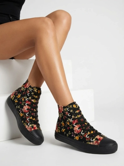 Royalfashion Női magas fekete tornacipő virágmintával Fahenna