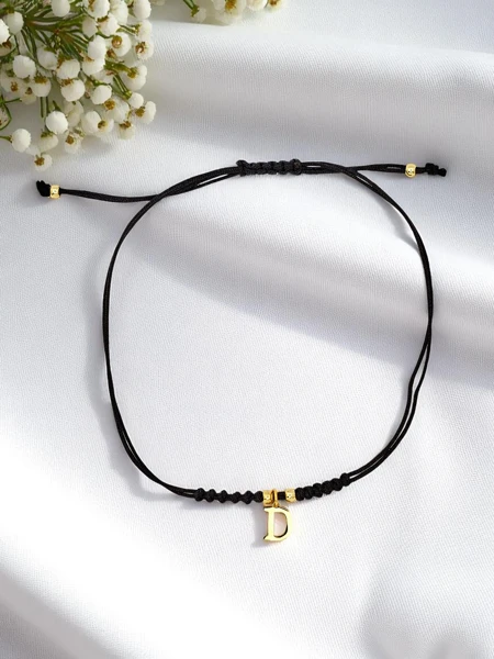 Női karkötő D betűvel