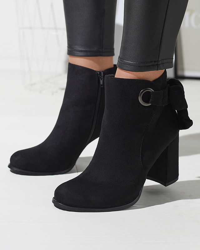 Női öko-szarvasbőr csizma masnival, fekete színben Agarol- Lábbeli