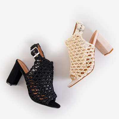 OUTLET Fekete női áttört szandál a Bettina postán - Lábbeli