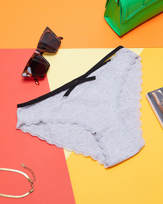 Szürke női bugyi csipkével és csíkokkal - Fehérnemű