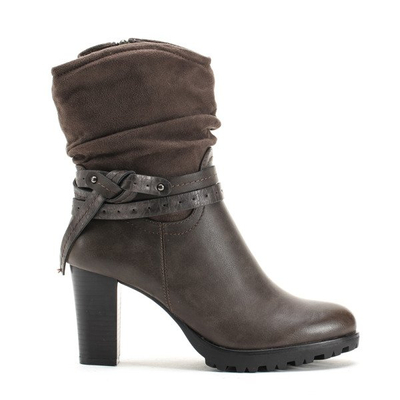 Brązowe botki na słupku - Obuwie