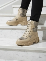 világosbarna || barna