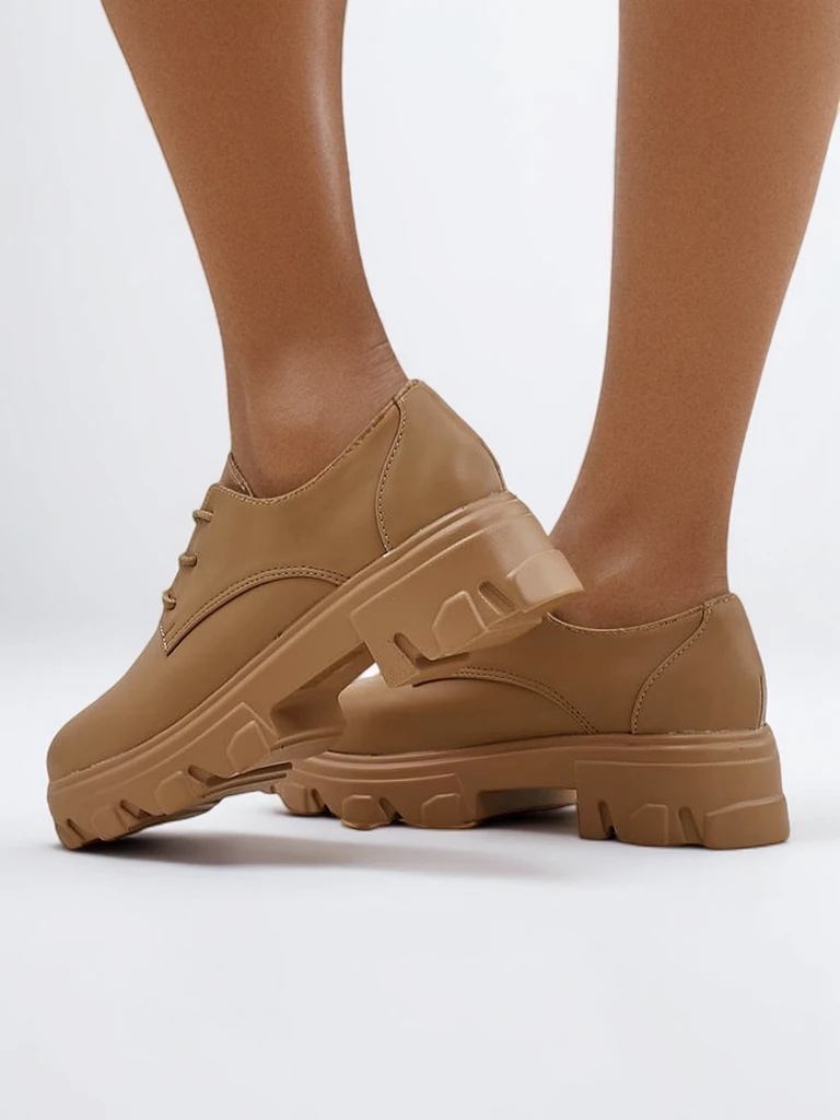 Royalfashion Női fűzős cipők vastagabb talppal Gofey