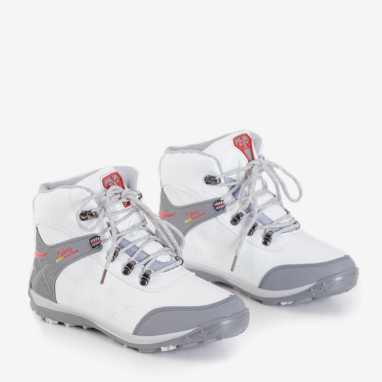 Női fehér pelyhes csizma hópelyhekkel - cipő