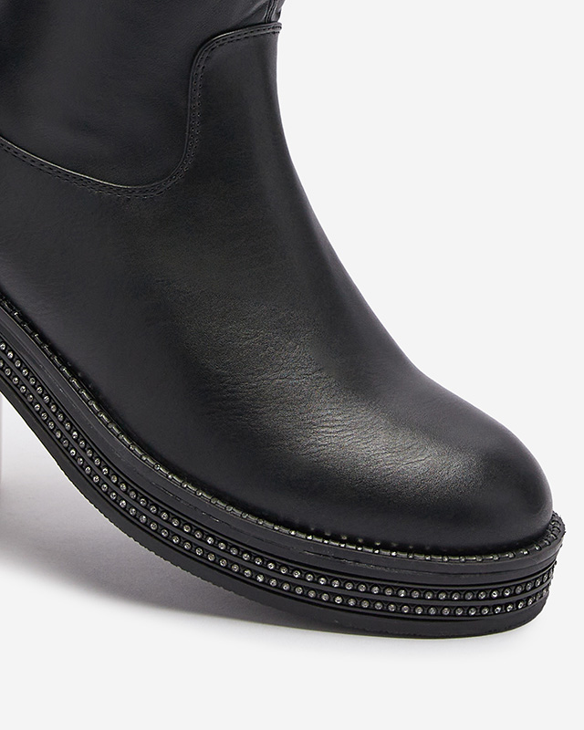 Női lapos talpú, térdig érő, fekete színű női csizma Sereii- Footwear