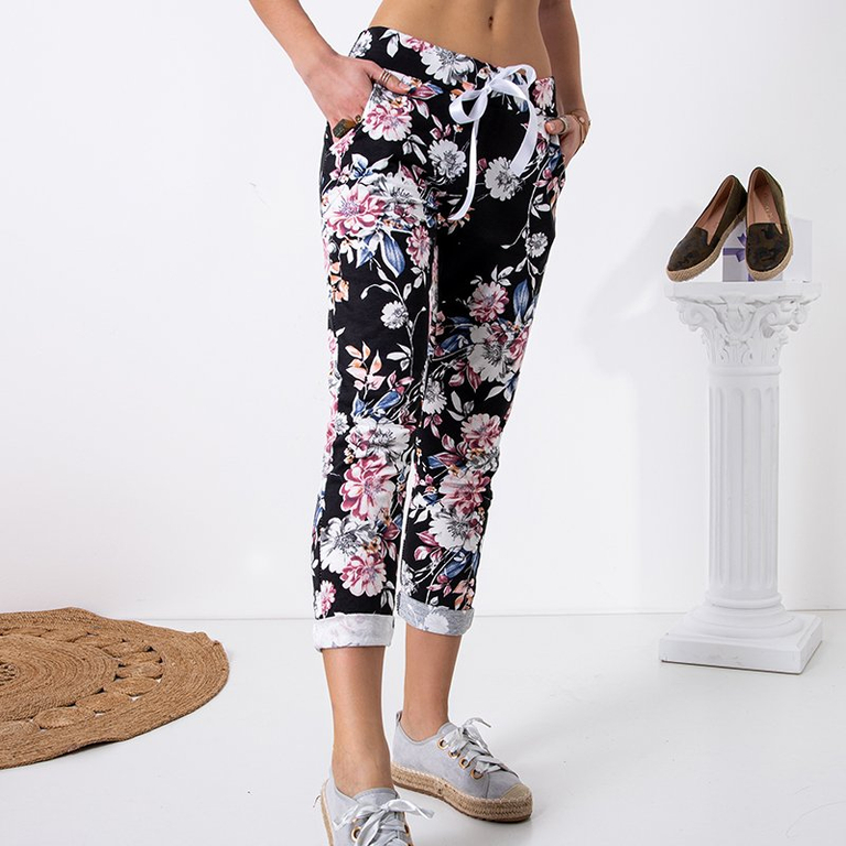 Fekete női nadrág korall virágmintával - Ruházat