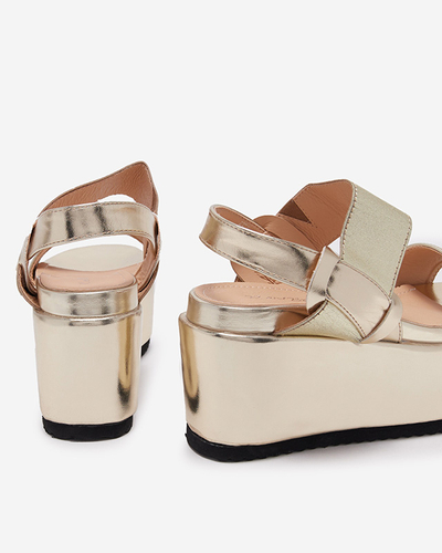 Arany színű női öko-bőr szandál a Kosall-Footwear platformon