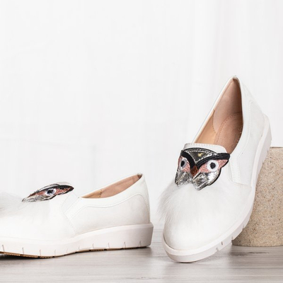 Białe slip on z ozdobną sową Howlet - Obuwie