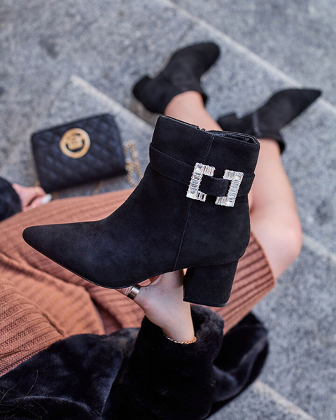 Royalfashion Fekete női alacsony tűsarkú csizma Masemart