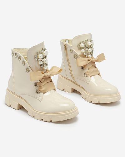 Női lakkbőr bagger csizma bézs színben Oselfo- Lábbeli