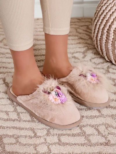 Royalfashion Női bundás papucs virágokkal Ederra