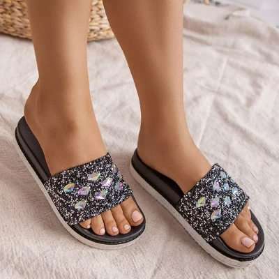 OUTLET Női fekete platformszandál cirkóniával Sailor - Lábbeli