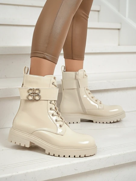 Bézs Ariadne bokacsizma ökológiai bőrből, cipzárral, kerek orr-rész, stílusos