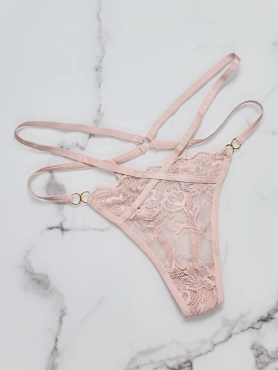 Royalfashion Női tanga csipkével