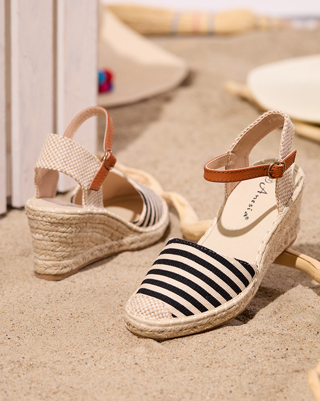 Női fekete espadrill csíkokkal a Mecera wedge - cipőn
