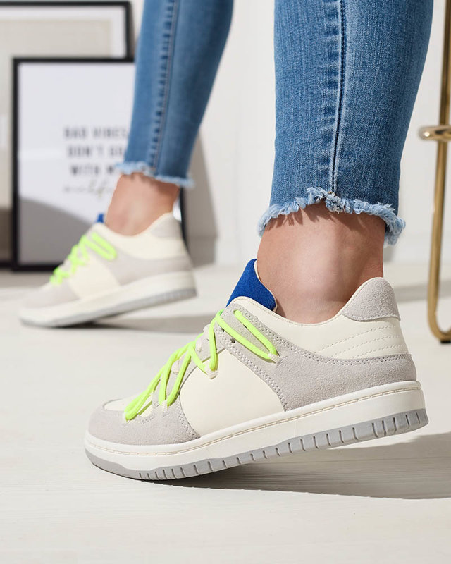 Fehér-szürke női sportcipő neonszínű cipőfűzővel Olierinc - Lábbeli