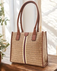 világosbarna || barna