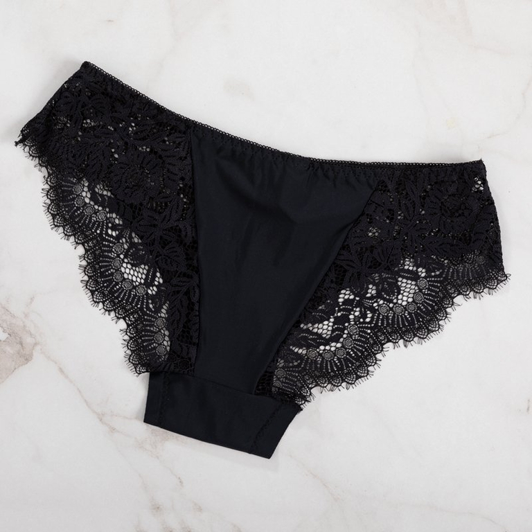 Női fekete csipke bugyi - Fehérnemű