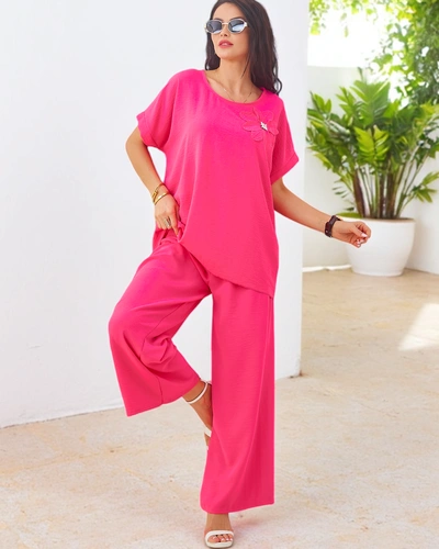 Royalfashion Női szett rövid ujjú, díszítő virággal és bő nadrággal