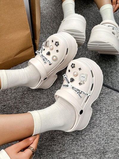 Royalfashion Női gumiszandál díszítéssel Dellos