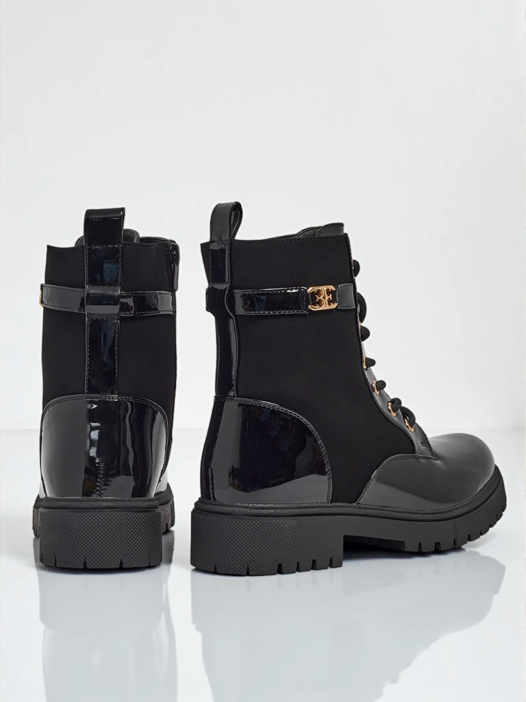 Alvinea fűzős bokacsizma matt és lakkozott műbőrből