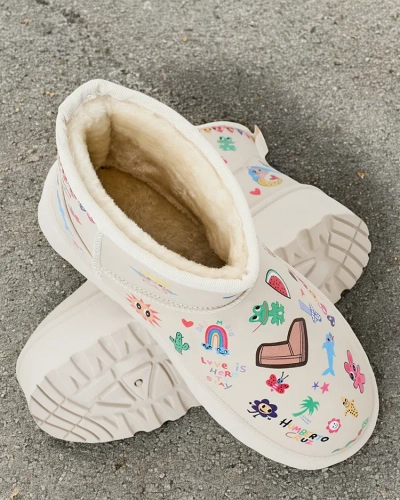 Royalfashion Rövid női hó csizmák Hanaga matricákkal