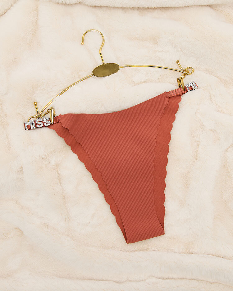 Royalfashion Sötét rózsaszín női tangabugyi cirkóniákkal