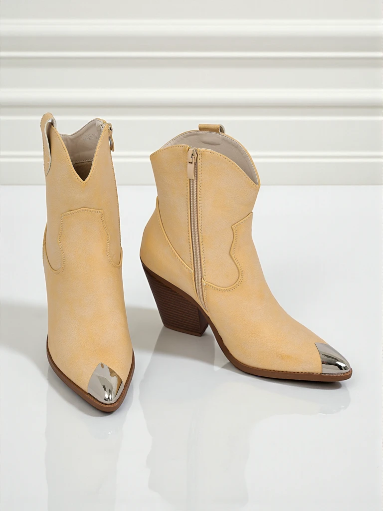 Női sarkantyús bokacsizma sarokkal, díszes orr-résszel Glacier Fang