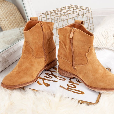 Camel színű cowboy csizma platformon Brunoki - Lábbeli