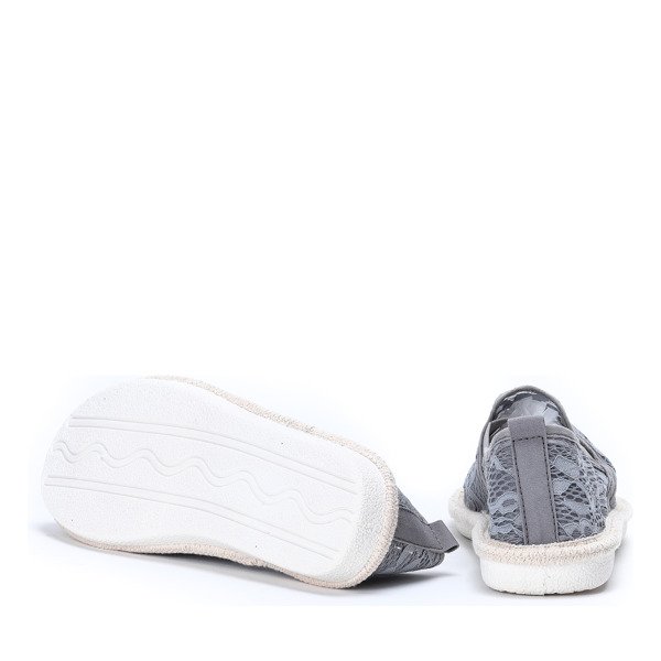 Szaro - niebieskie espadryle zdobione koronkowym materiałem Rose - Obuwie