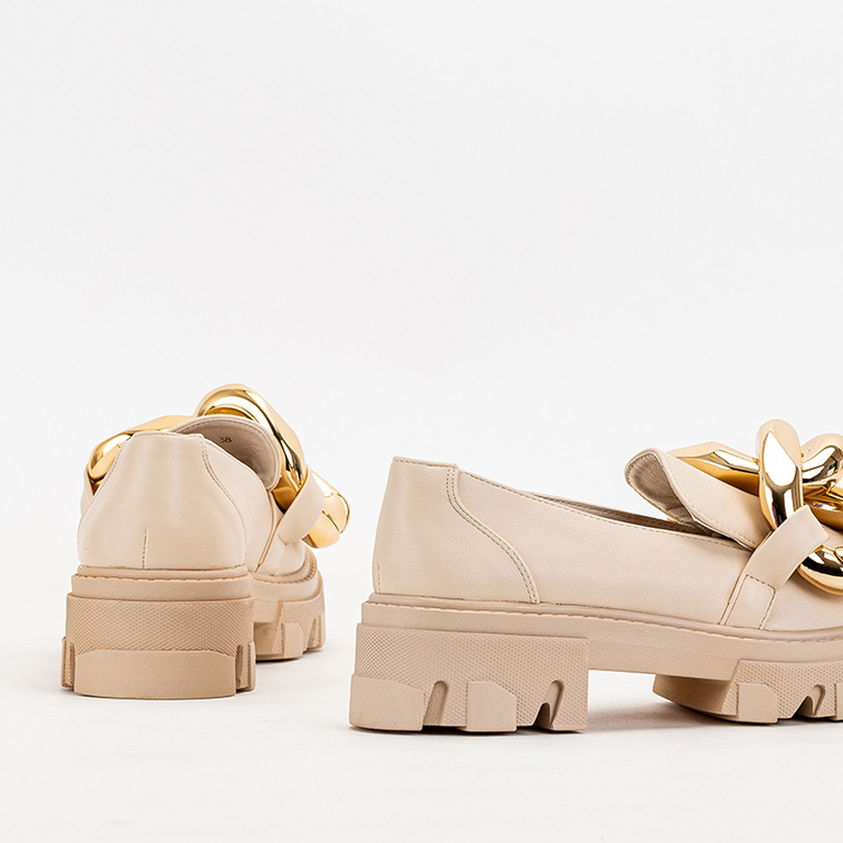 OUTLET Bézs színű női cipő arany lánccal Kesoni - Lábbeli