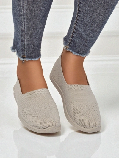 Bézs Callista női slip-onok – könnyű szövetcipők lapos talppal