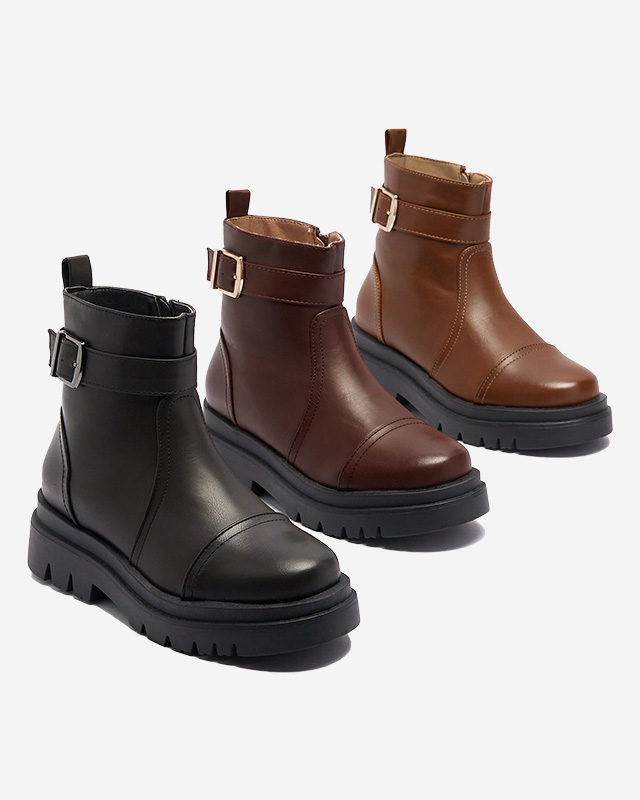 Sötétbarna női csizma csattal Utilas - Lábbeli