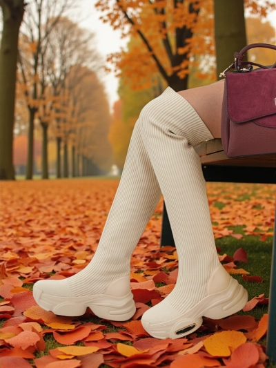 Hosszú női felbújós combcsizmák vastagabb talppal Ravmora