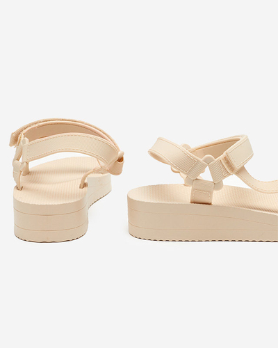 Bézs színű női lapos sarkú szandál Ostoy-Shoes