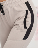 Világosszürke || galambszürke