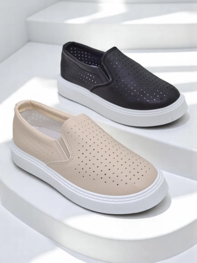 Royalfashion Női perforált slip-on cipő Emillia