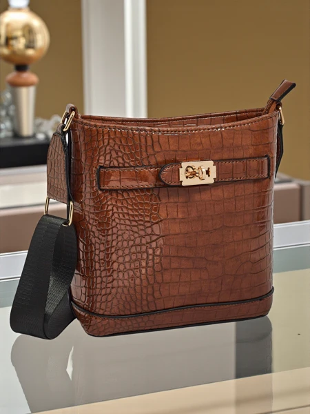 Lakkozott kis női műbőr táska Arlisse