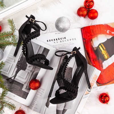 Czarne sandały na szpilce z falbankami Finn - Obuwie