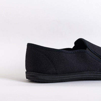 Férfi fekete tornacipő csúszik a Japloron - Lábbeli