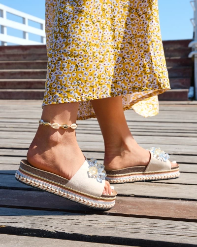 Royalfashion Női flip-flop kristályokkal bézs színben Bollah