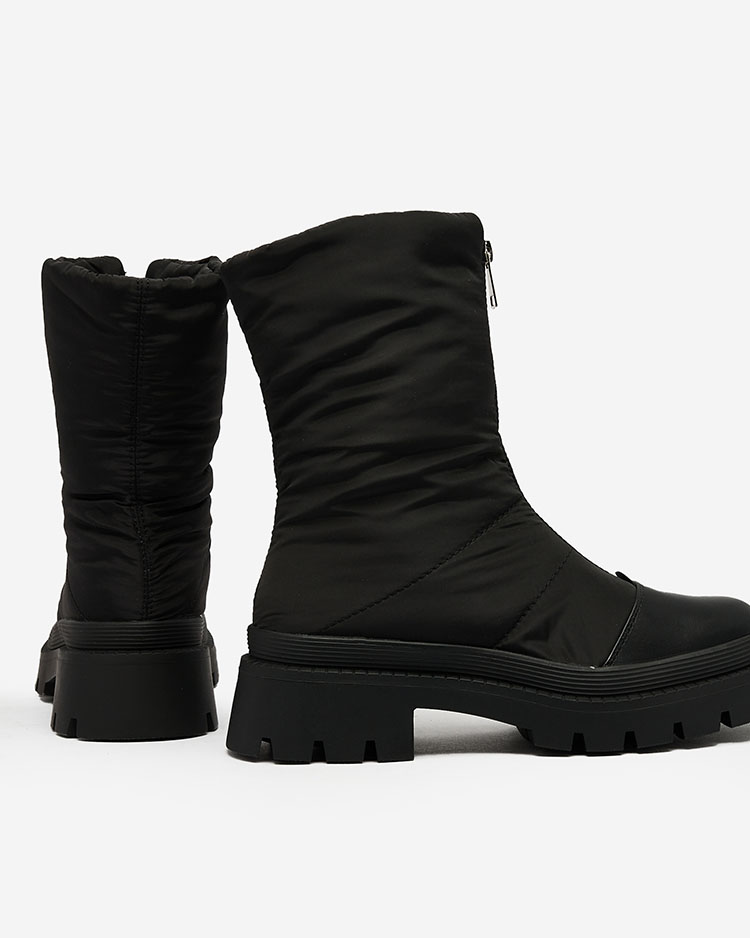 Royalfashion Női lapos sarkú csizma fekete színben Tainve