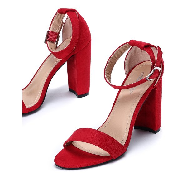 Czerwone sandały na słupku ze sprzączką Marlen - Obuwie